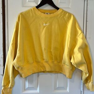 Cropped yellow Nike sweatshirt. Size XS. Oversized fit.
